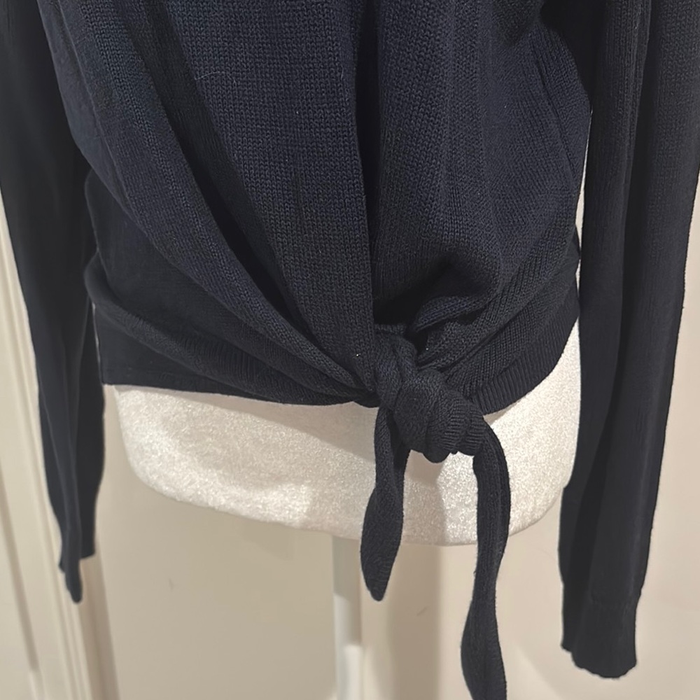 Mystree Navy Long Sleeve Tie Front Sweater Medium NWT - Picture 3 of 6